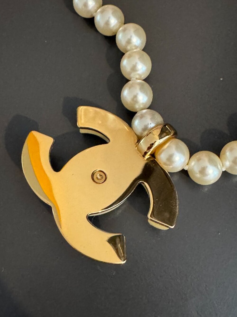 Chanel Oversized Pearl Turnlock Necklace Metiers D'art 24A Manchester New in Box - Picture 6 of 8